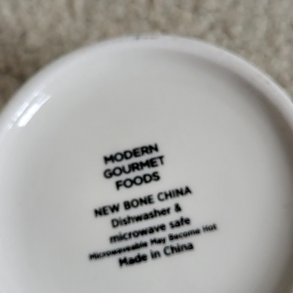 Godiva Snowflake Mug Cream and Gold Stoneware Mug - Picture 4 of 5